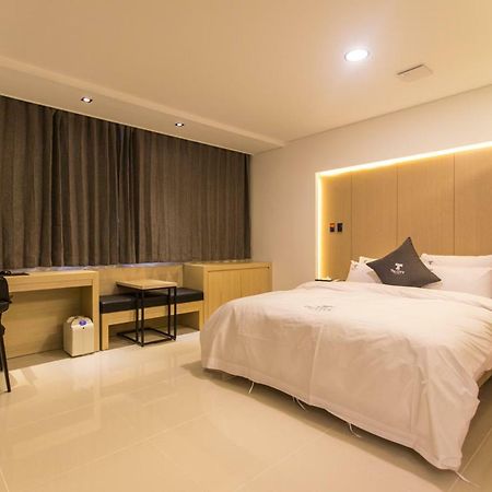 The City Hotel Jeonju Buitenkant foto