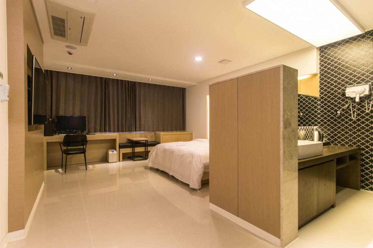 The City Hotel Jeonju Buitenkant foto