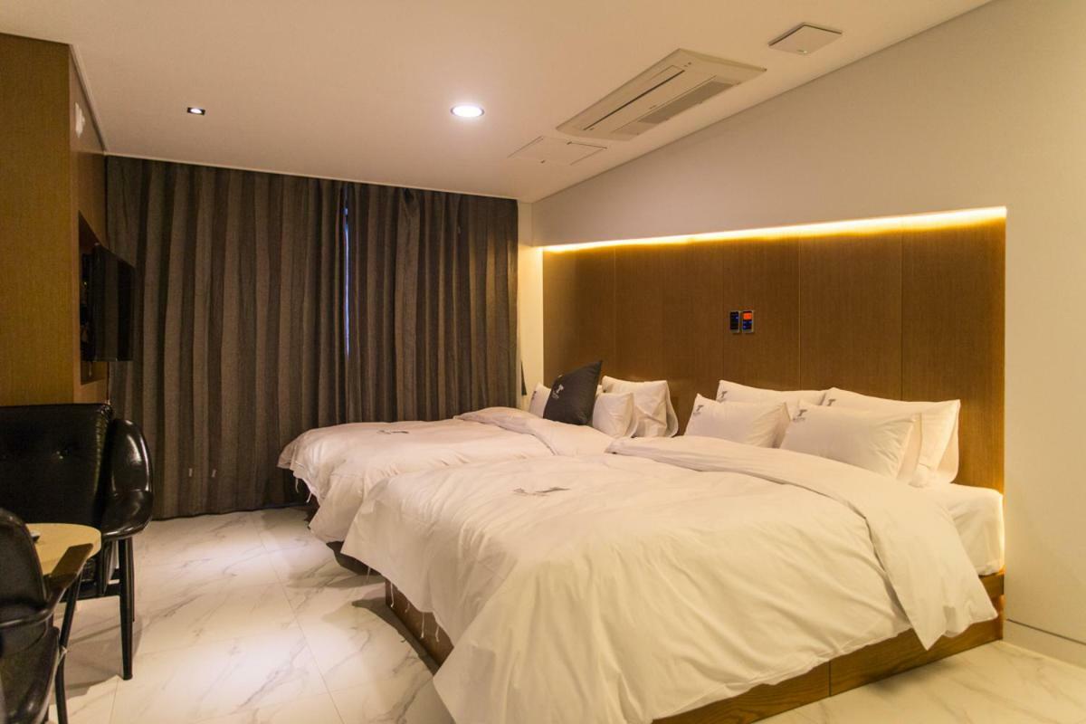 The City Hotel Jeonju Buitenkant foto