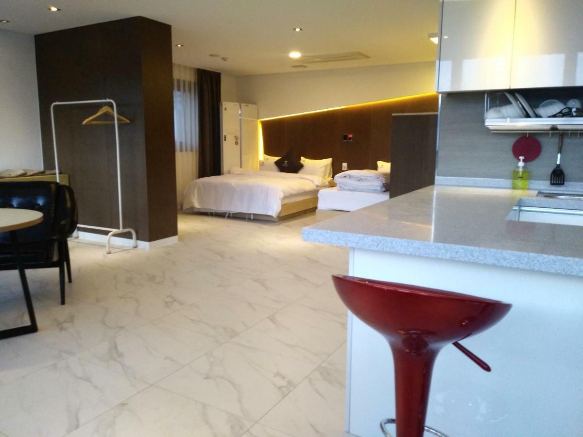 The City Hotel Jeonju Buitenkant foto