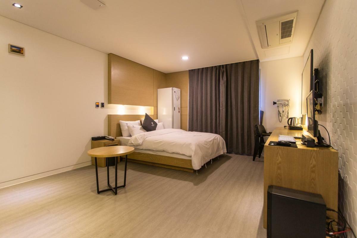 The City Hotel Jeonju Buitenkant foto