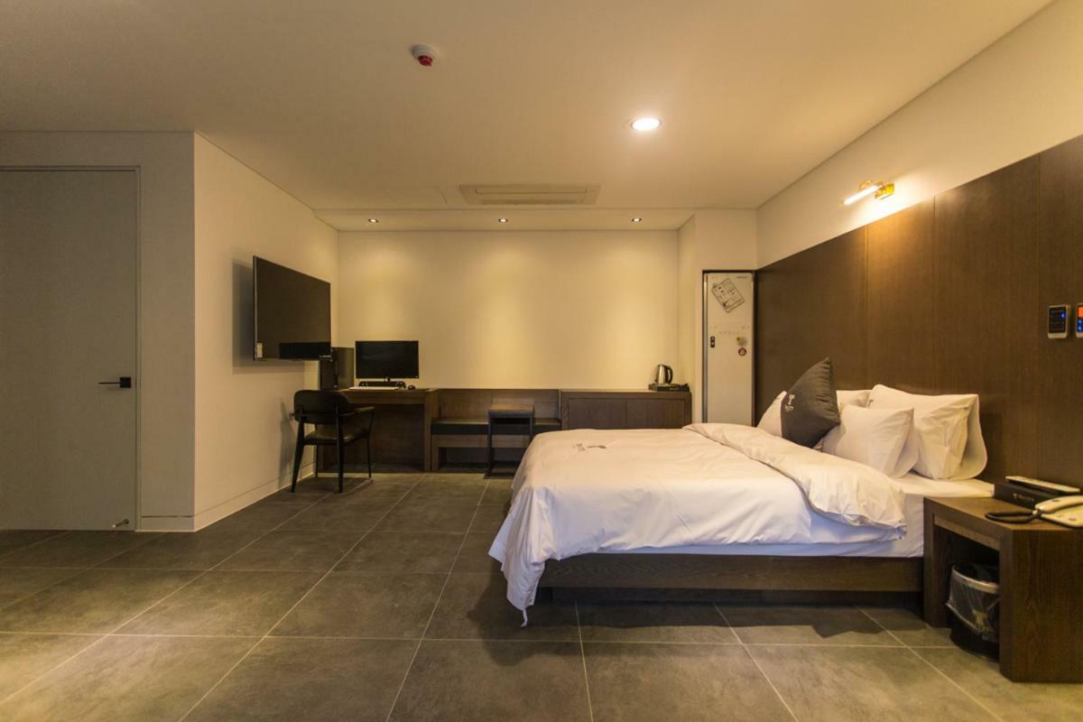 The City Hotel Jeonju Buitenkant foto