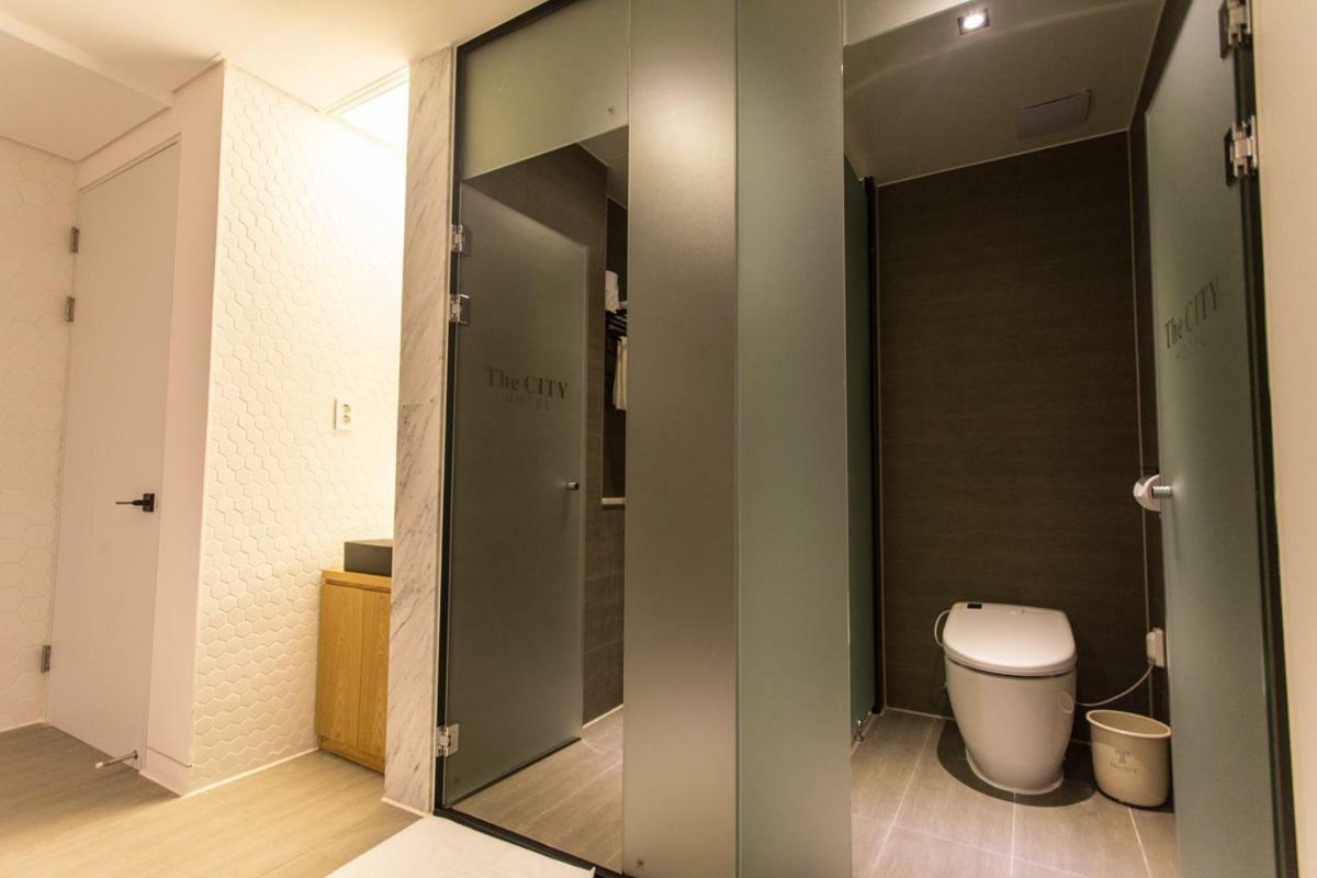 The City Hotel Jeonju Buitenkant foto